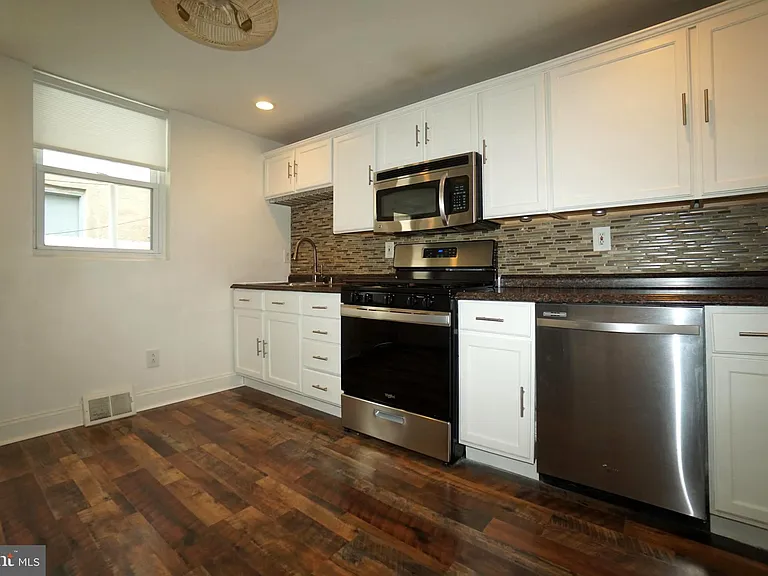 539 Turner St — Photo 2