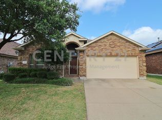 1027 Red Clover Ln, Duncanville, TX 75137