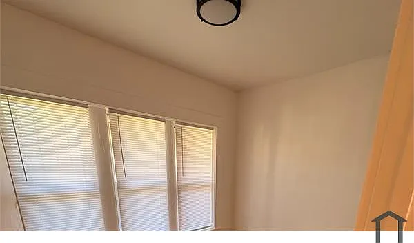 706 W 76th St #1 — Photo 3