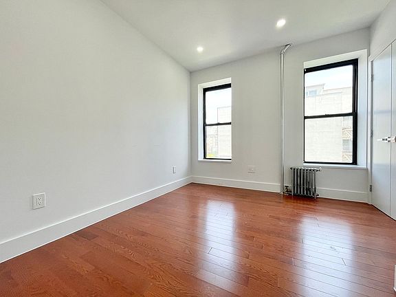 5th image of 214 1st Ave #29