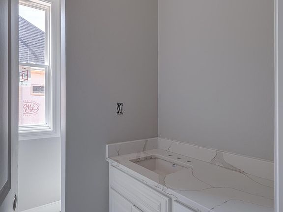 3rd image of 618 Bella Vista Loop
