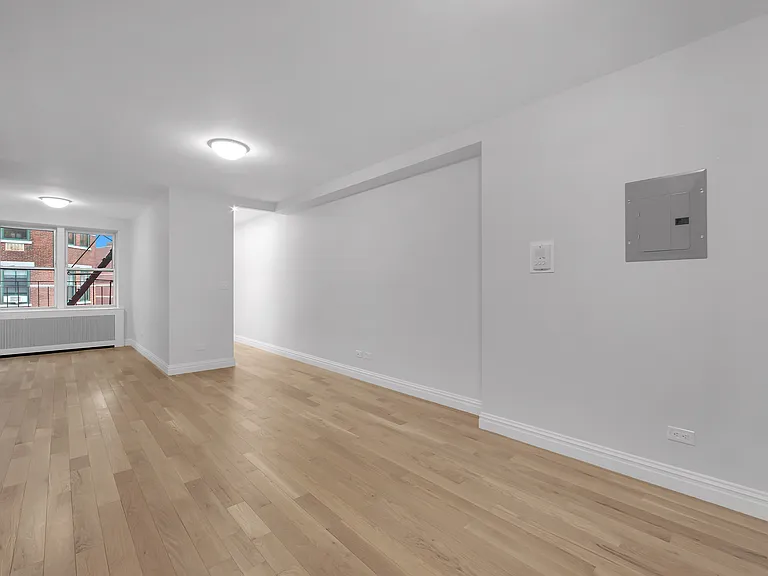 780 Greenwich St #4R — Photo 4