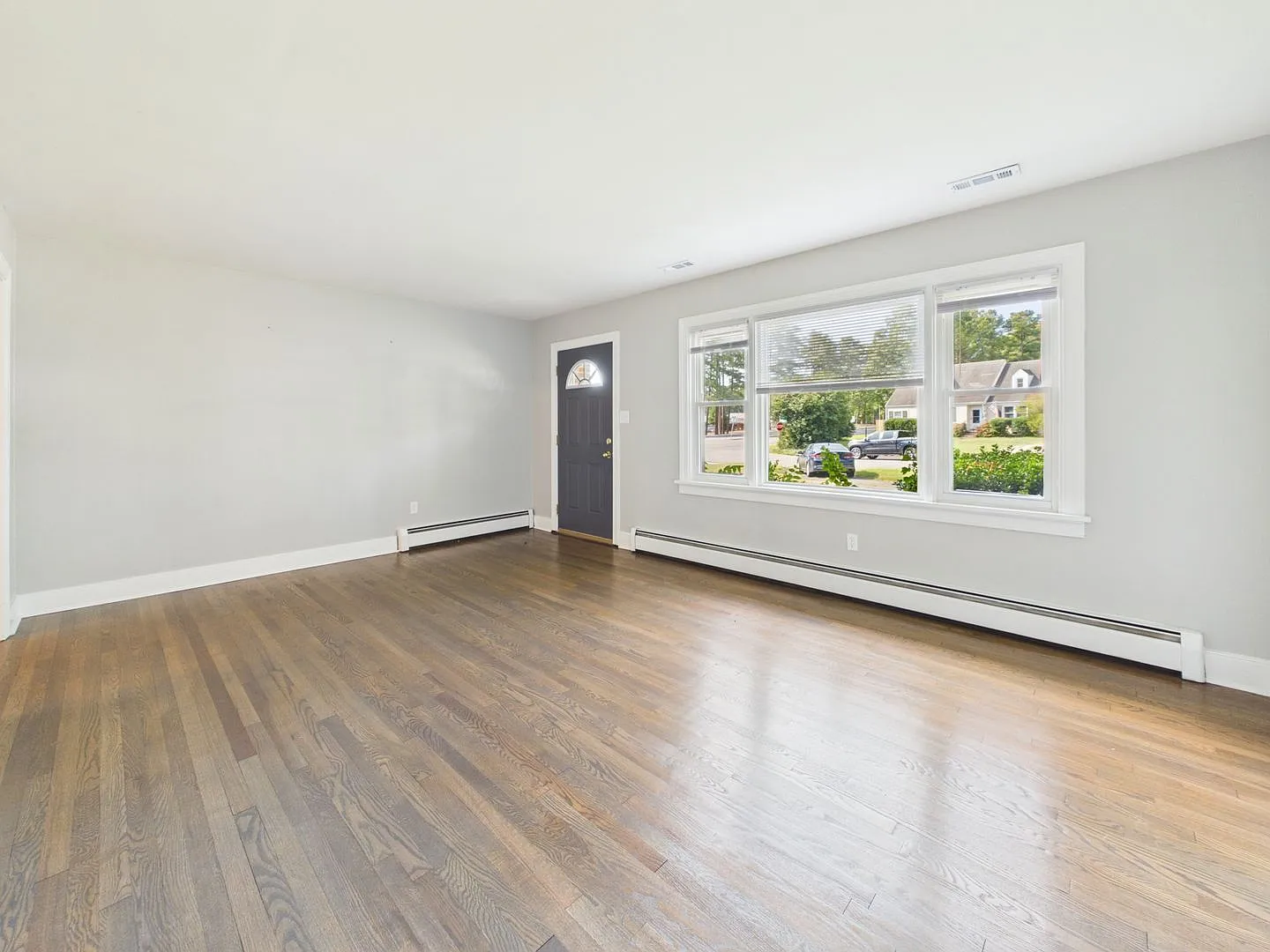 3 bed, 2.0 bath, 1414 sqft, $2,550 — Photo 3