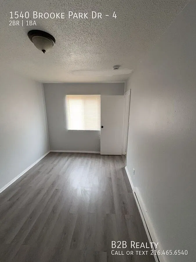 1540 Brooke Park Dr — Photo 1