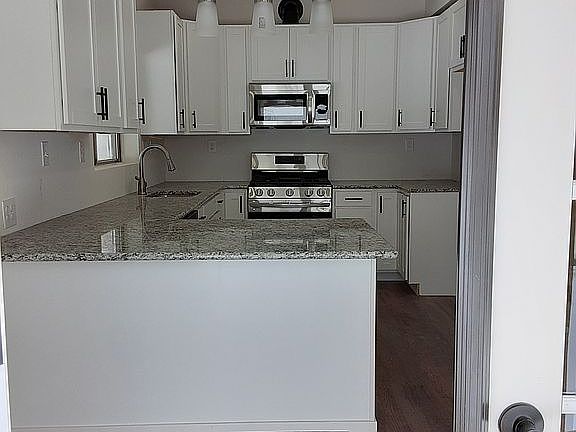 Side entry into kitchen