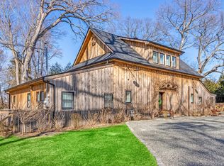 2 Charlemagne Rd, Huntington Bay, NY 11743