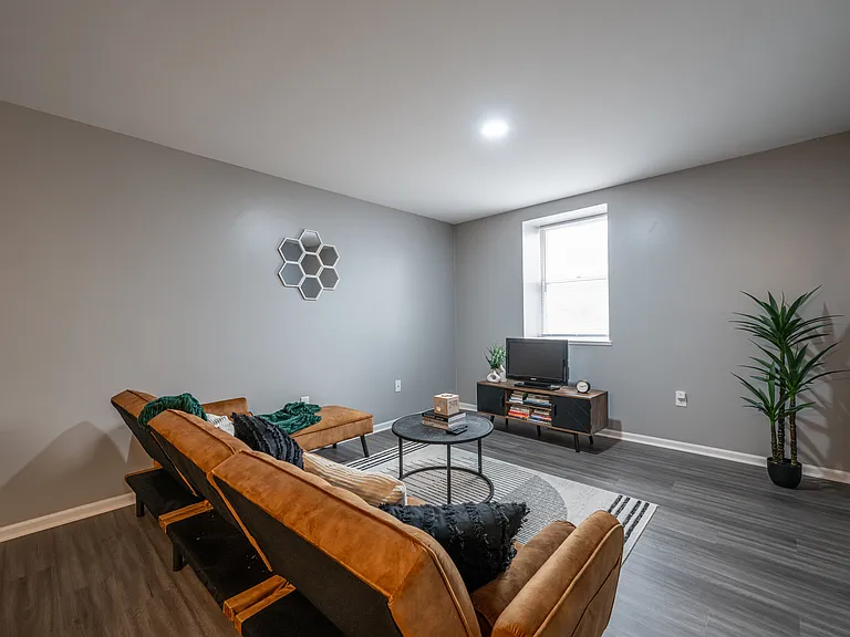 527 S Pitt St #14 — Photo 9