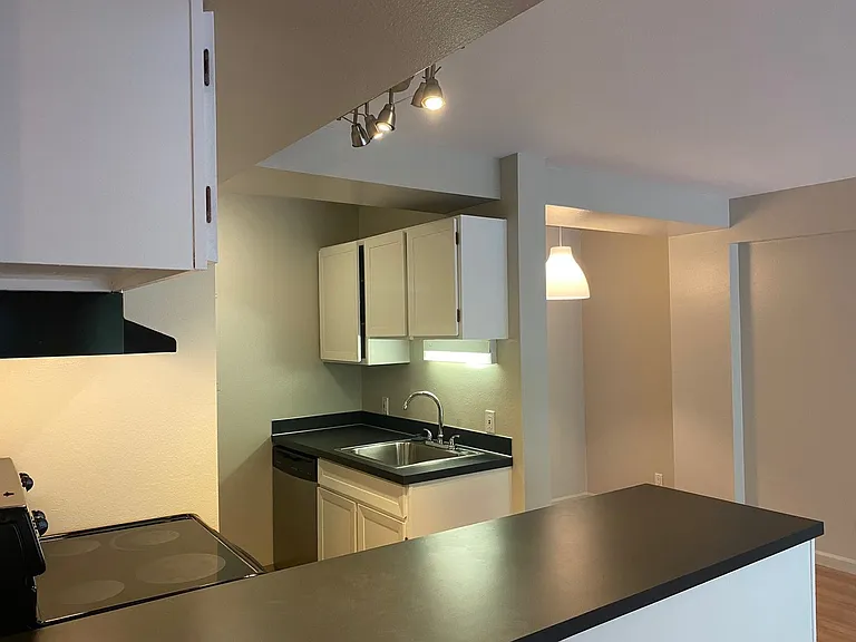 2020 Building — Photo 17