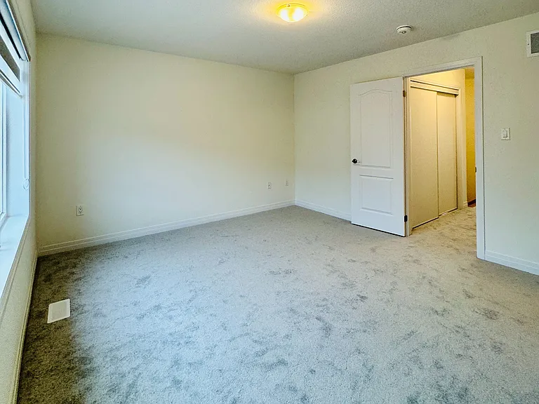 52 Cresthaven Hts — Photo 14