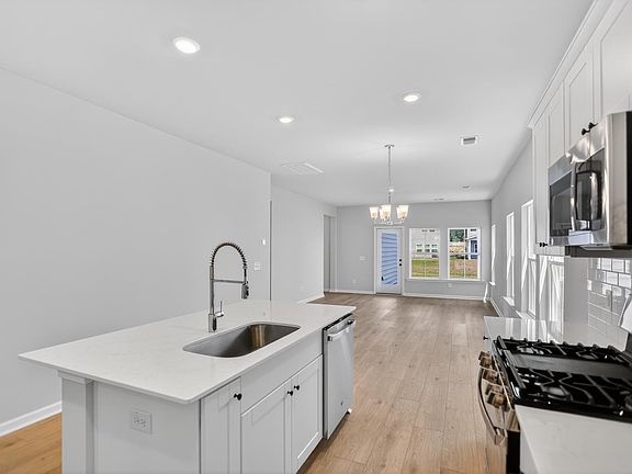 4th image of 1039 Adirondack Dr