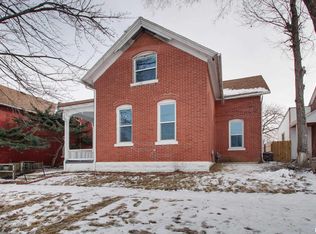 909 S 9th St, Quincy, IL 62301