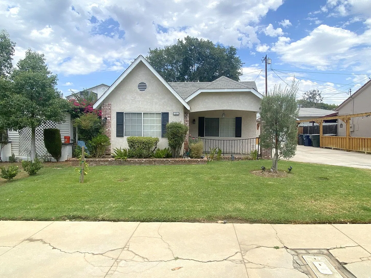 Lovely Single-Story 2-Bedroom Home in South Redlands! — Photo 1