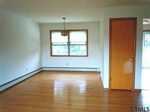 4th image of 82 Grace St