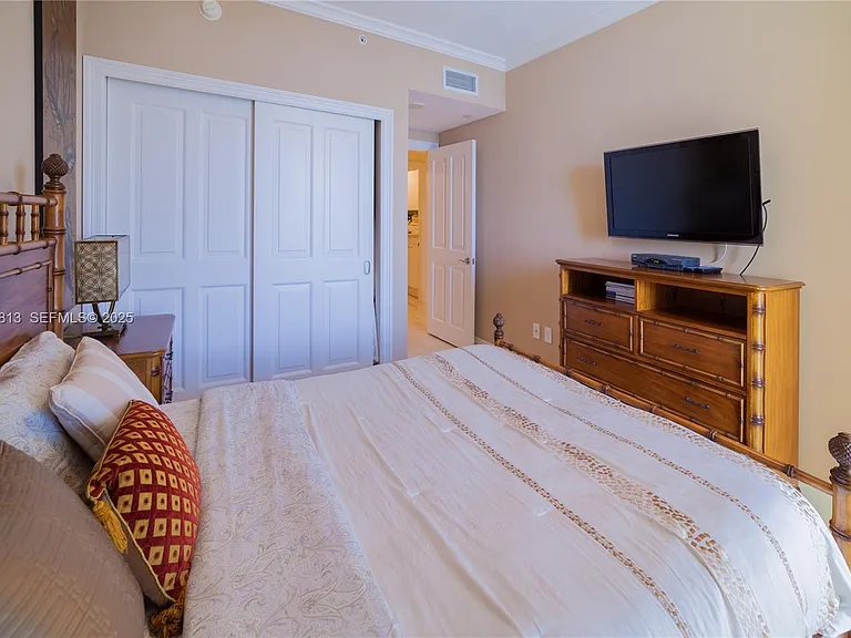 17875 Collins Ave #4302 — Photo 17