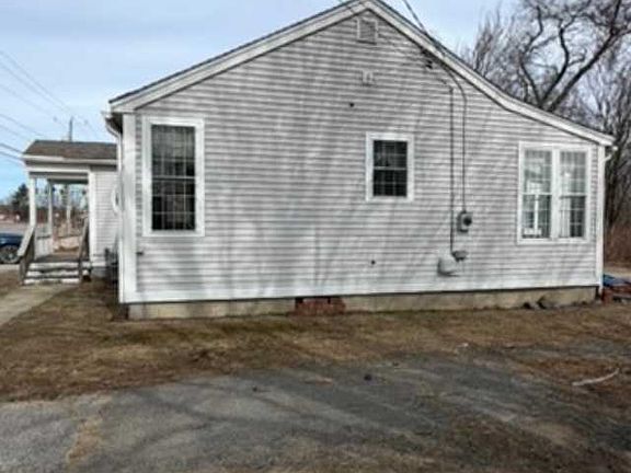 4th image of 127 Daniel Webster Highway