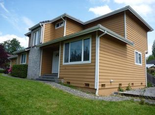 19512 30th Ave NE, Lake Forest Park, WA 98155