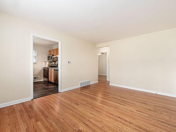 4th image of 4219 Indianola Ave #A