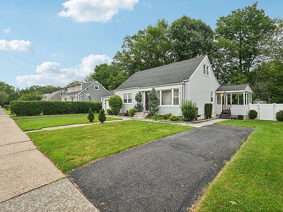 2nd image of 416 Luhmann Dr