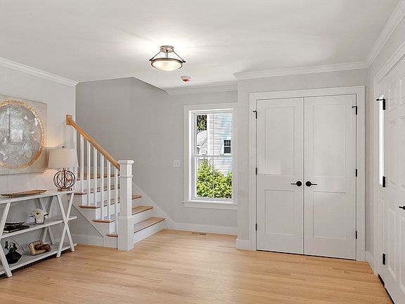 5th image of 42 Hillside Ave