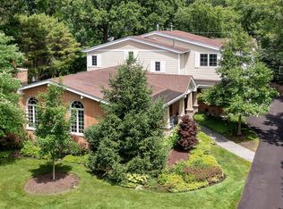 1050 Linden Ln, Glenview, IL 60025
