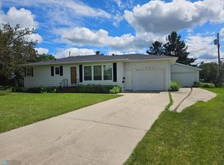 427 Cottonwood Ct, Wahpeton, ND 58075