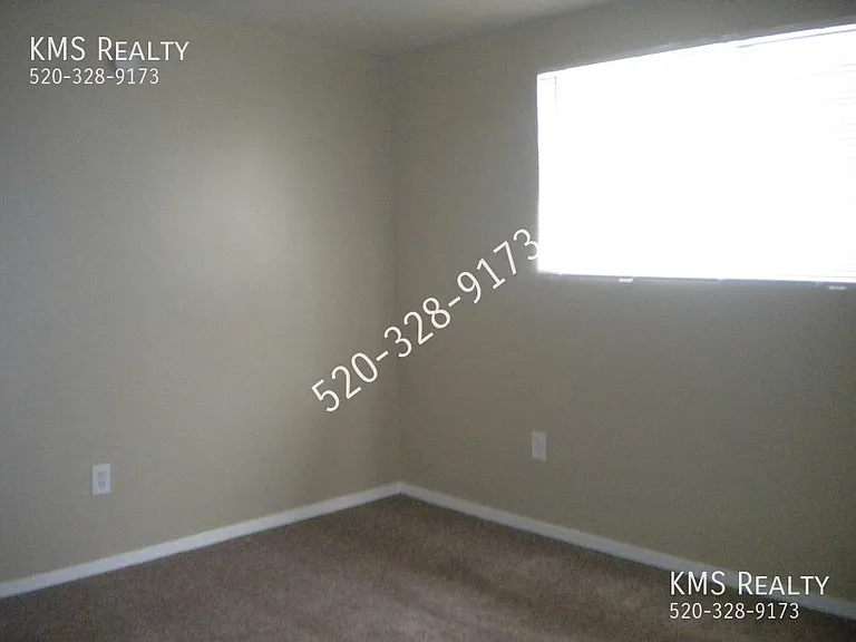 1711 E Canada St — Photo 16