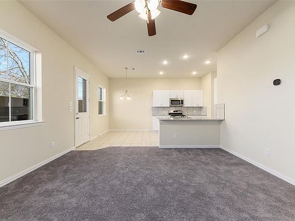 5th image of 2405 Ash Ln