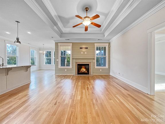 3rd image of 523 Jones Mill Ln