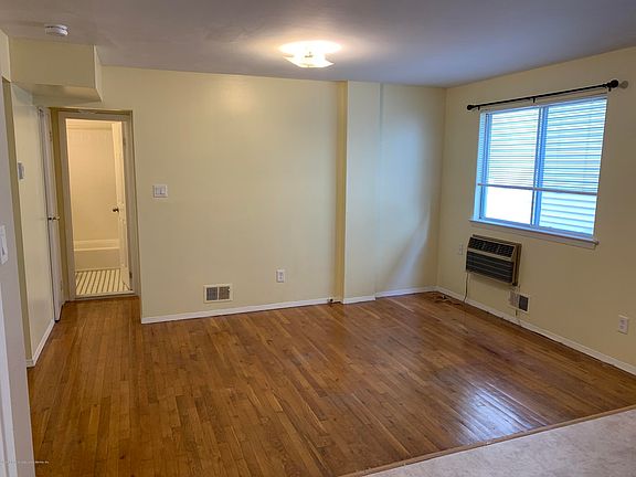 3rd image of 86 Redwood Ave #1