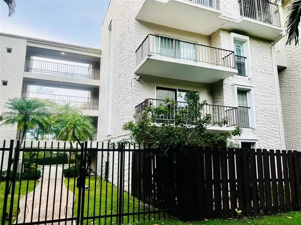 6890 N Kendall Dr APT B301, Pinecrest, FL 33156