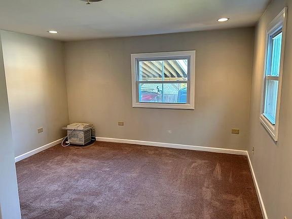 4th image of 98 Riverledge Drive