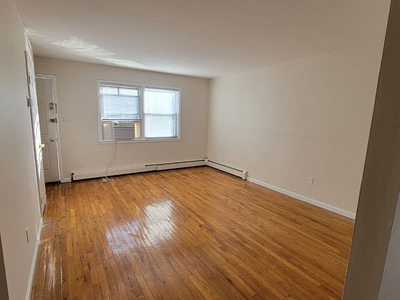 4th image of 1026 Sinclair Ave
