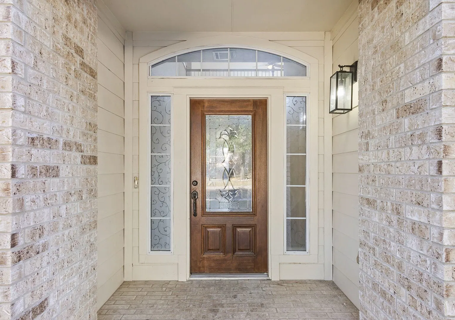 Spacious 4 BR/2.5 bath home zoned for Pieper HS! — Photo 2