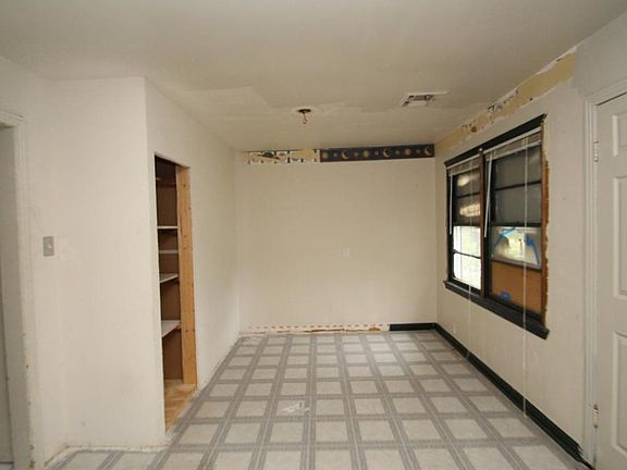 5th image of 301 Bridge St