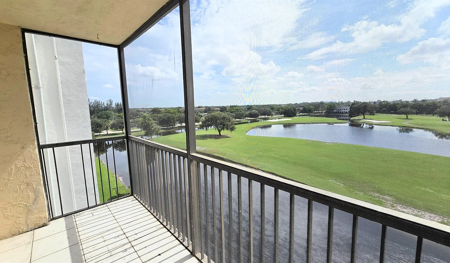 2 bed, 1070 sqft, $2,200 — Photo 2