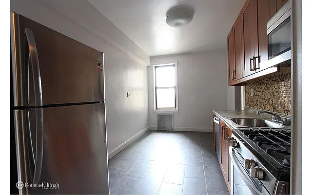 Rented by Douglas Elliman | media 23