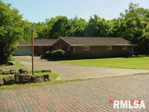 1 Denny Circle Dr, Murphysboro, IL 62966