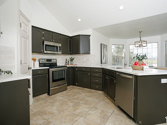 5th image of 1742 W Renaissance Way