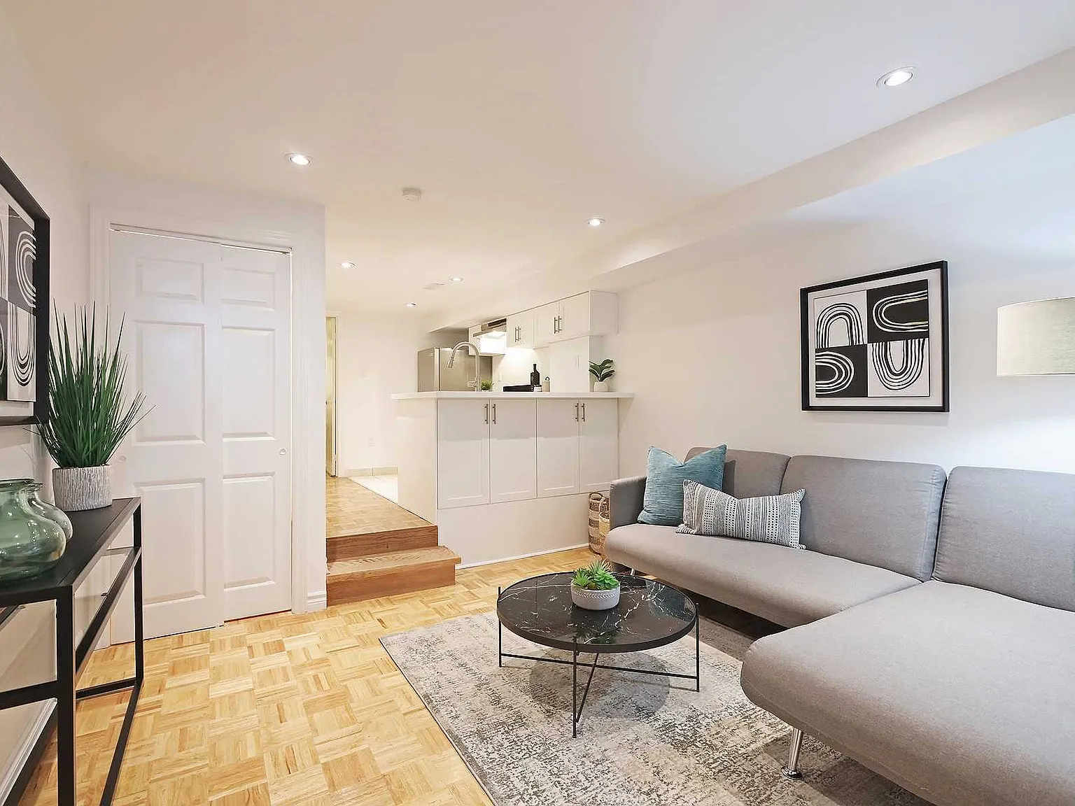 116 Aldwych Ave - Basement Suite — Photo 2