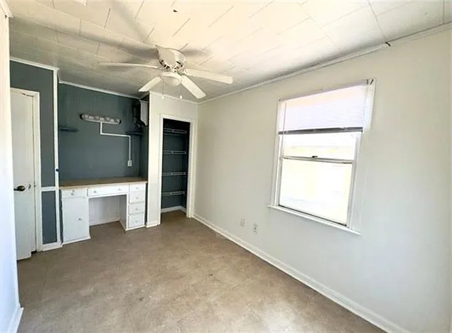 958 Avenue B — Photo 11