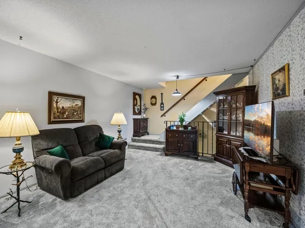 2728 Shenandoah Ln N, Plymouth, MN 55447