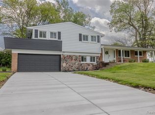 2862 Rossmoor Cir, Bloomfield Hills, MI 48302