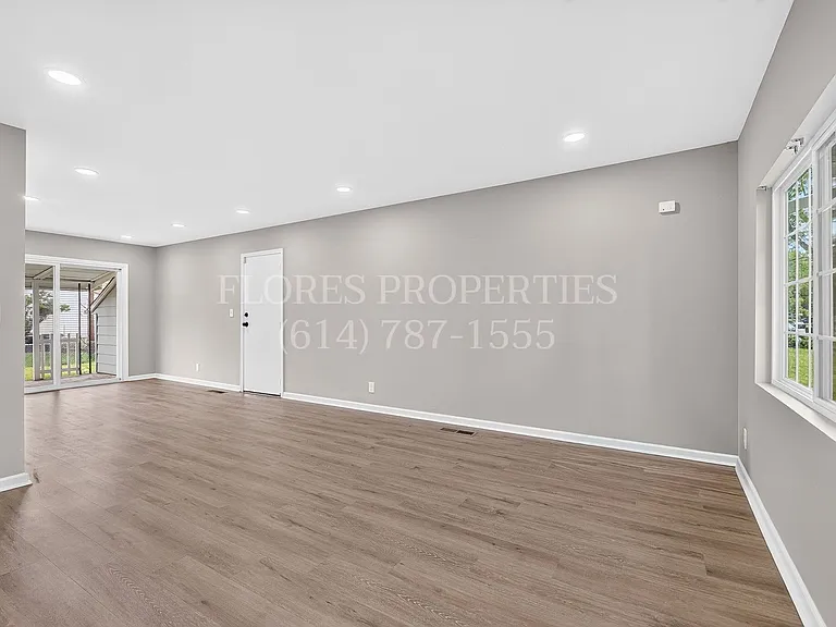1300 Evaline Dr — Photo 12
