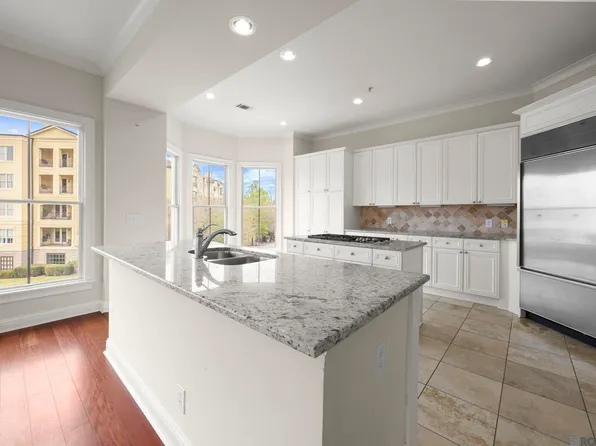 998 Stanford Ave APT 303, Baton Rouge, LA 70808