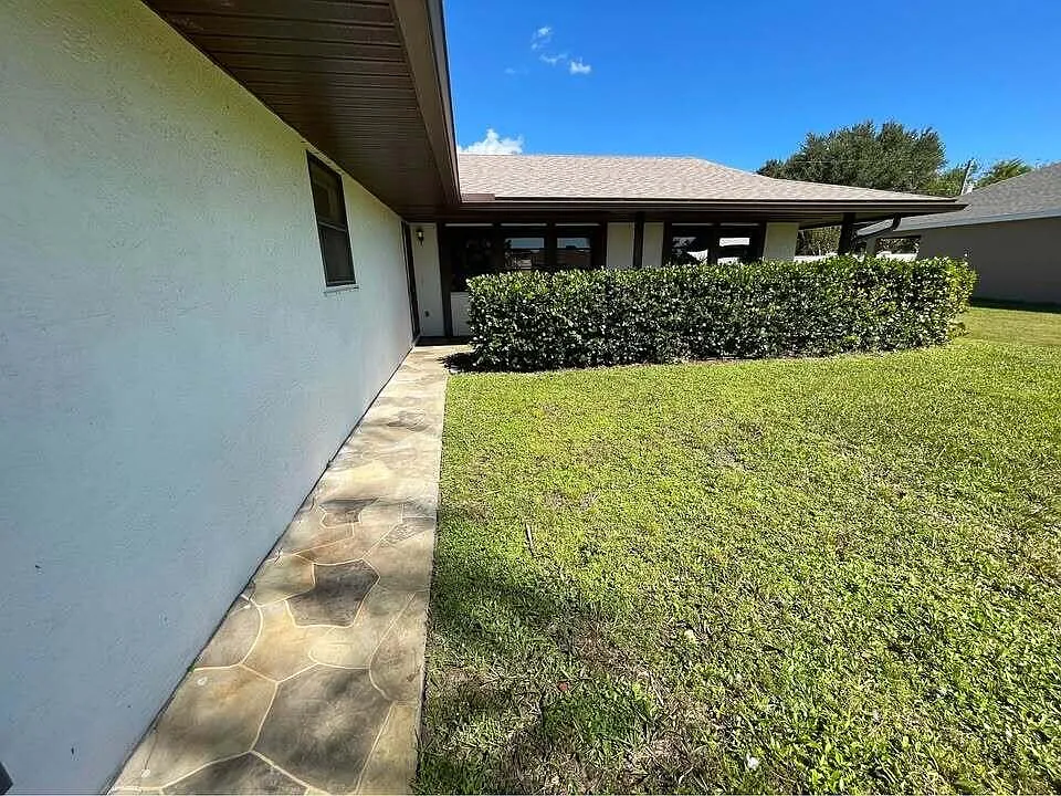 3 bed, 2.0 bath, 1362 sqft, $2,500 — Photo 2