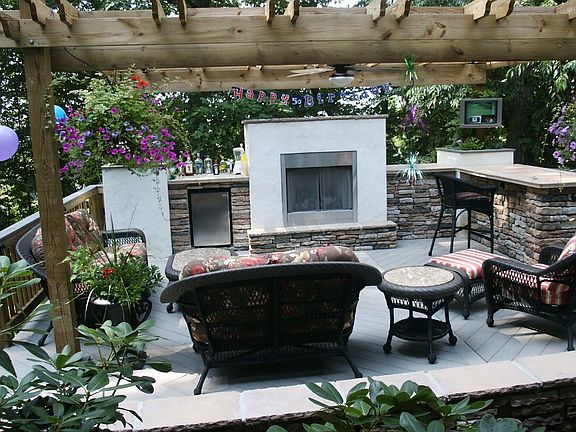 Lower deck with gas fireplace, TV, fridge and bar