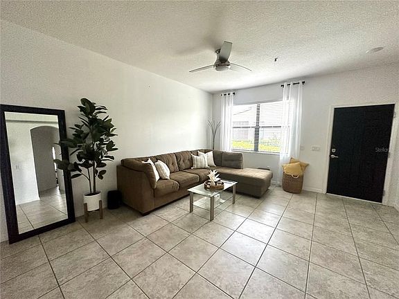 5th image of 2303 Seven Oaks Dr