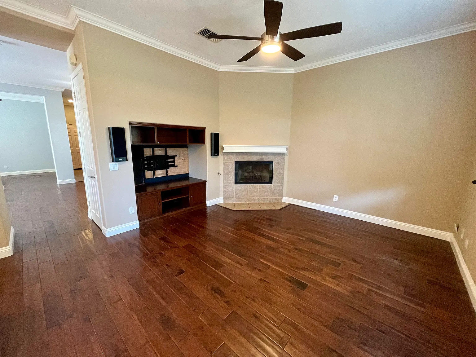 3 bed, 2.5 bath, 2063 sqft, $5,295 — Photo 4