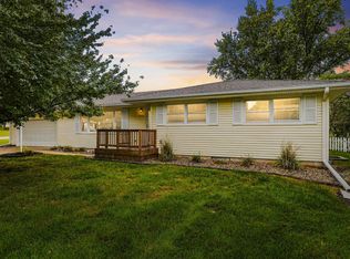 1911 Crescent Dr, Cedar Falls, IA 50613