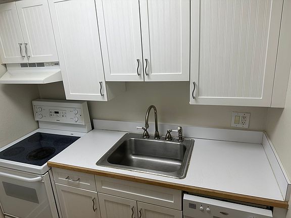 5th image of 4440 Stuart Ave